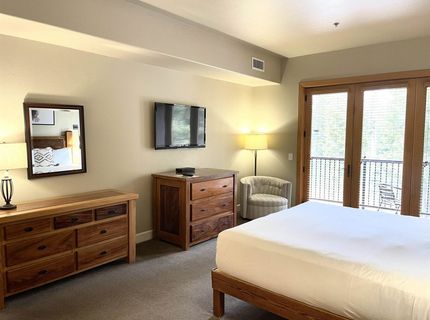 2100 North Village Drive, Truckee, CA 96961 Photo