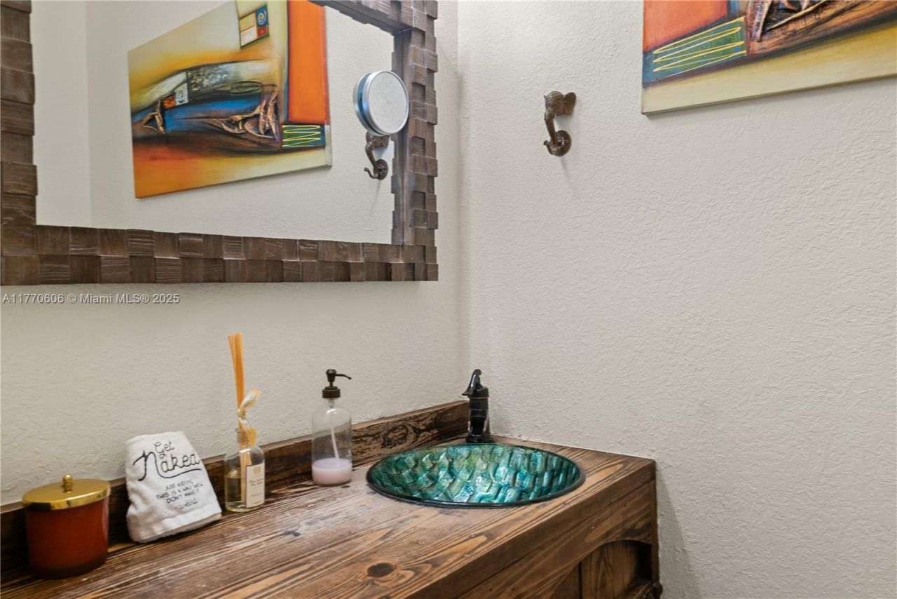 120 Coco Plum Rd S, Key Largo, FL 33037 Photo