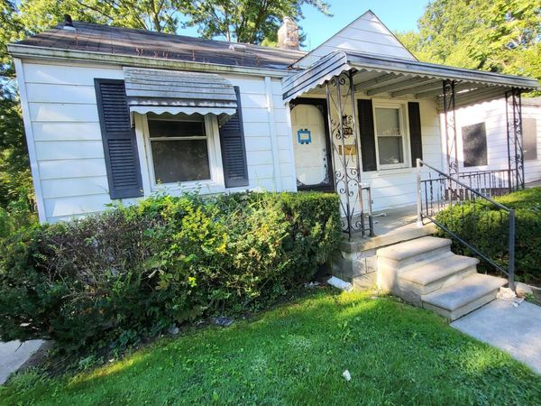 19716 Kenosha Street, Harper Woods, MI 48225