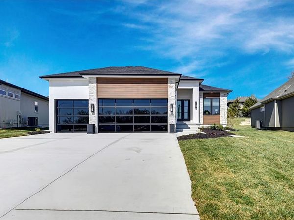 25126 W 98th Place, Lenexa, KS 66227