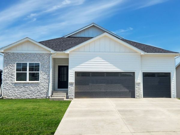 645 NW Concord Lane, Waukee, IA 50263