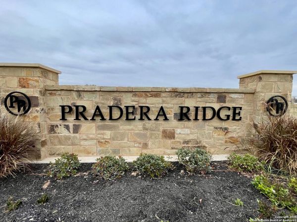 116 Pradera Ridge Dr, Floresville, TX 78114