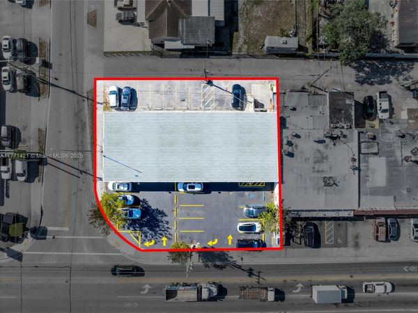 820 SE 8th St, Hialeah, FL 33010