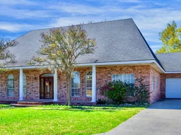 2018 La Belle Villa Road, New Iberia, LA 70563