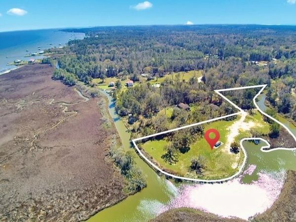 8415 Carlyle Drive, Theodore, AL 36582