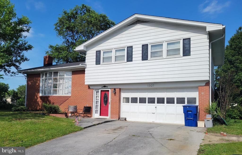 1321 Woodside Avenue, Front Royal, VA 22630 Main Photo
