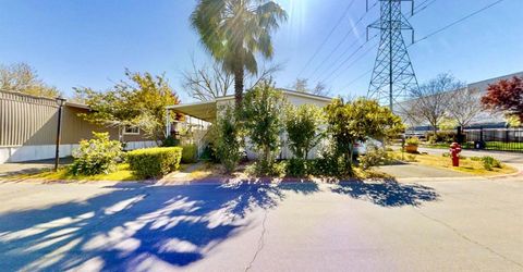 12 Commodore Ct, Sacramento, CA 95838 Photo