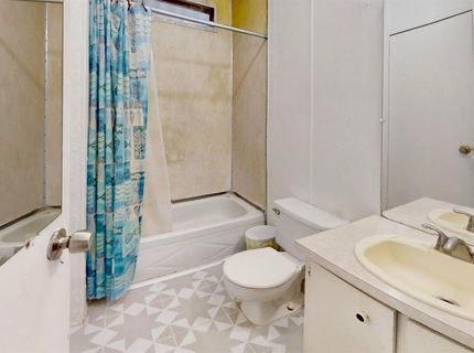 12 Commodore Ct, Sacramento, CA 95838 Photo