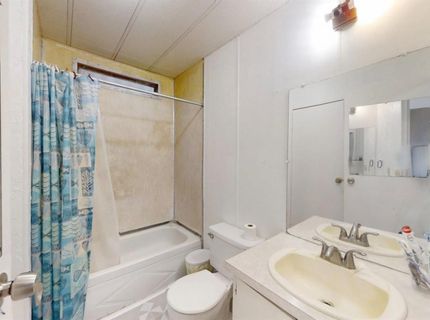 12 Commodore Ct, Sacramento, CA 95838 Photo