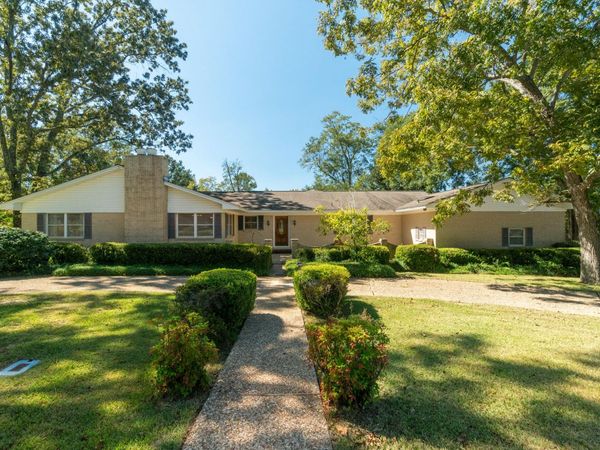 117 Lamar Ave., Hattiesburg, MS 39402