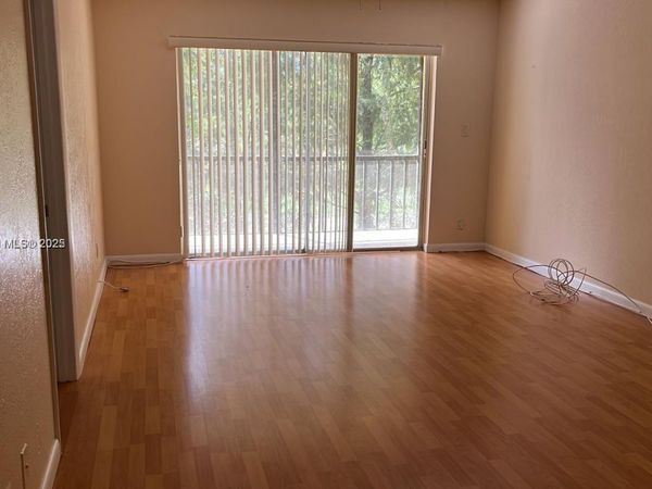 8060 Fairview Dr, Unit 208, Tamarac, FL 33321