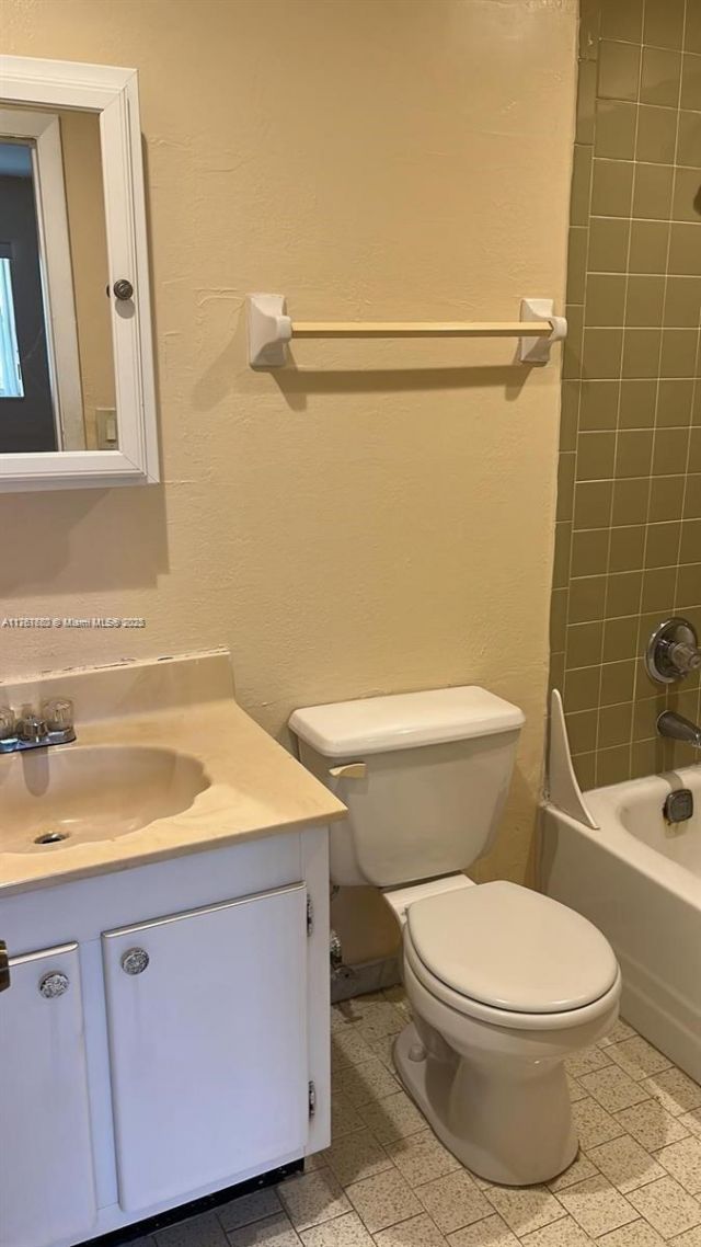 8060 Fairview Dr, Unit 208, Tamarac, FL 33321 Photo