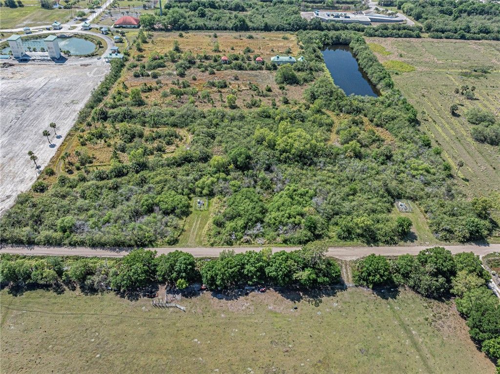 9555 Mesa Park C Boulevard, Fellsmere, FL 32948 Photo