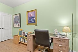 570 Botany Loop photo 4