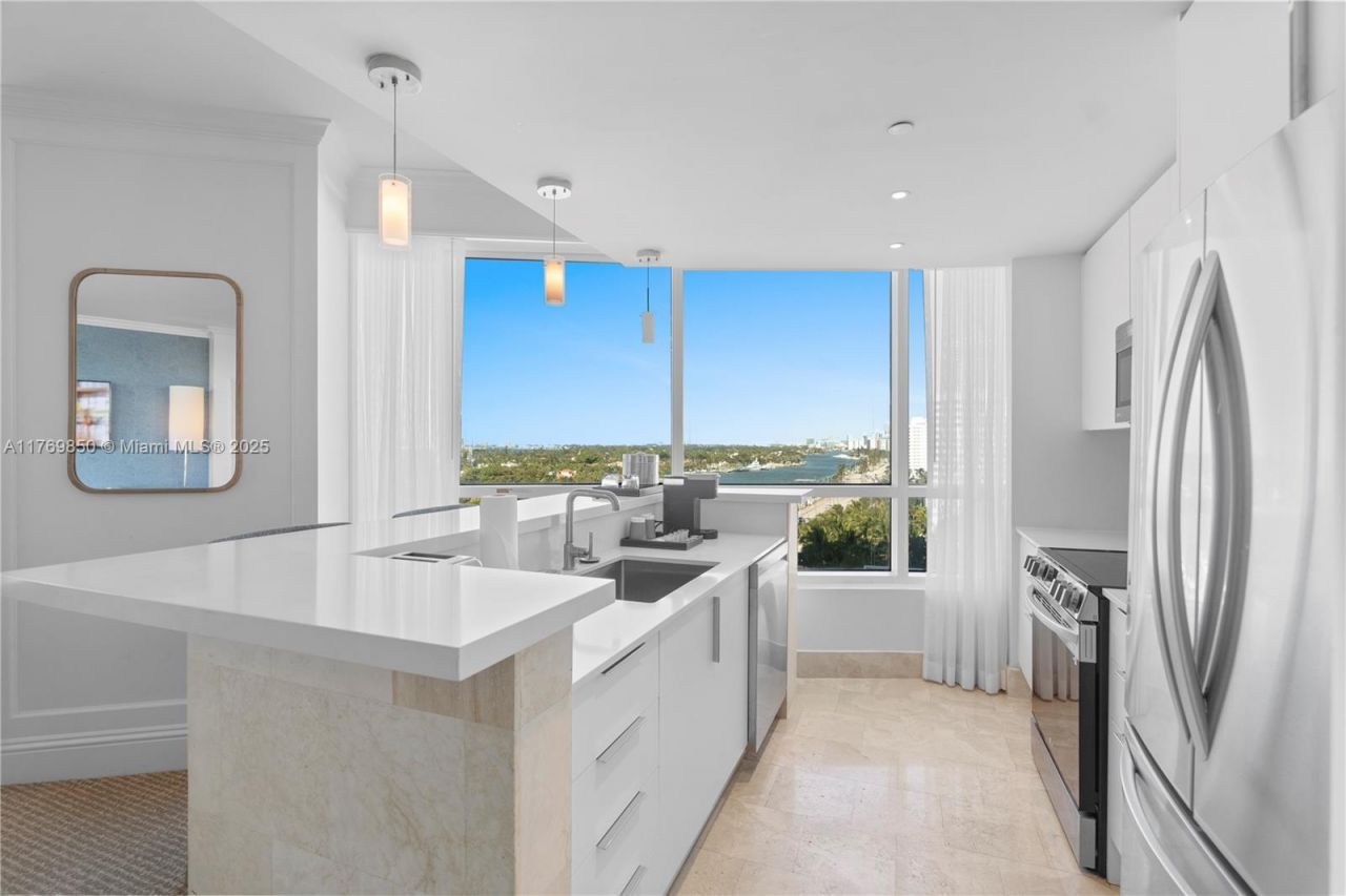 4401 Collins Ave, Unit 1015, Miami Beach, FL 33140 Photo