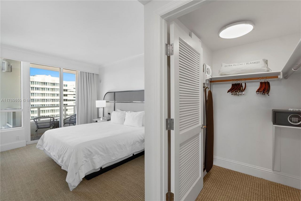 4401 Collins Ave, Unit 1015, Miami Beach, FL 33140 Photo