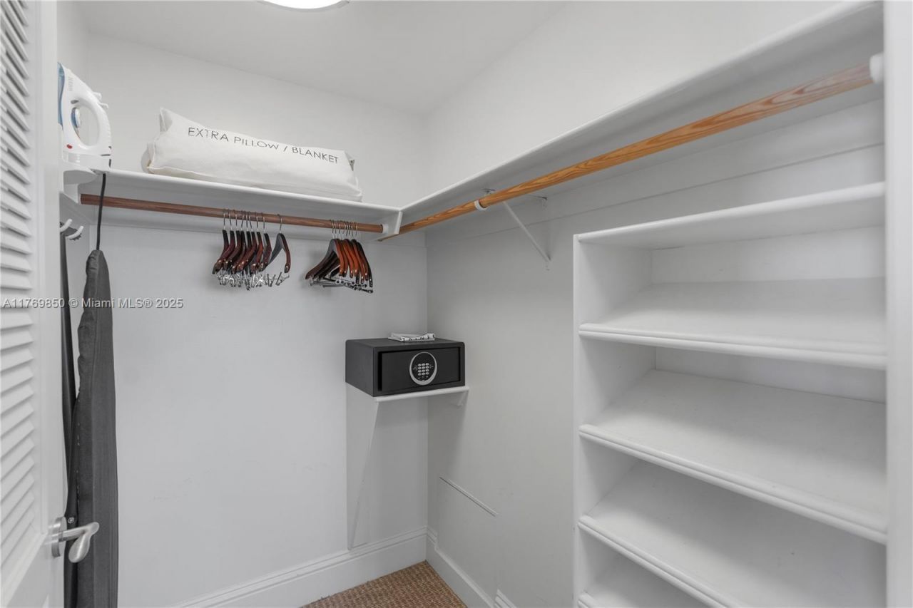 4401 Collins Ave, Unit 1015, Miami Beach, FL 33140 Photo