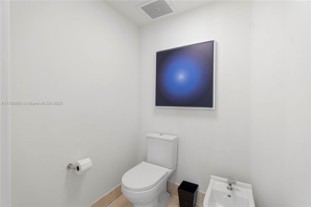 4401 Collins Ave, Unit 1015, Miami Beach, FL 33140 Photo