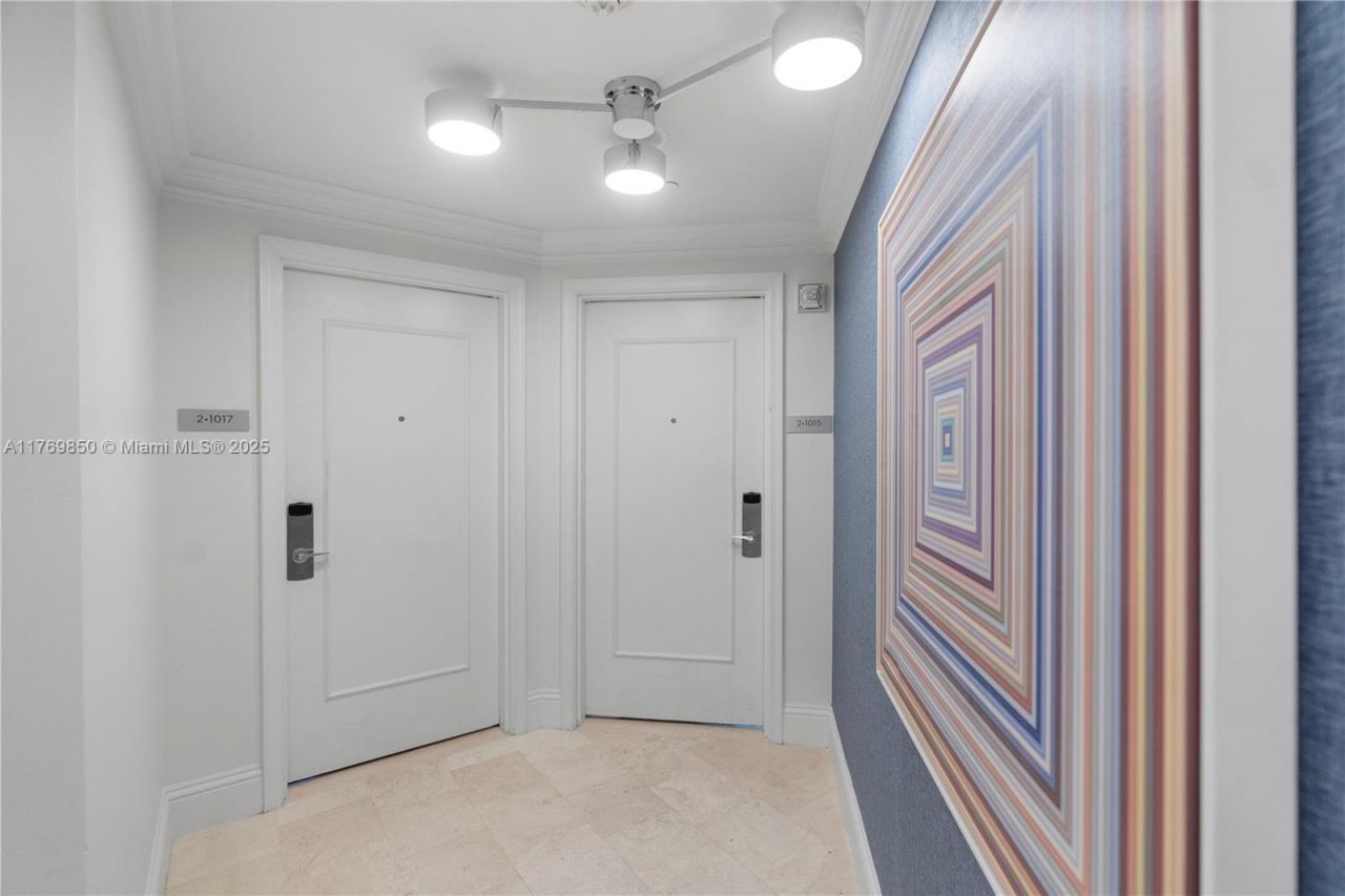 4401 Collins Ave, Unit 1015, Miami Beach, FL 33140 Photo