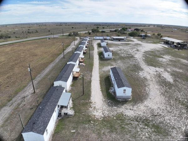 6542 County Rd 152, Kenedy, TX 78119