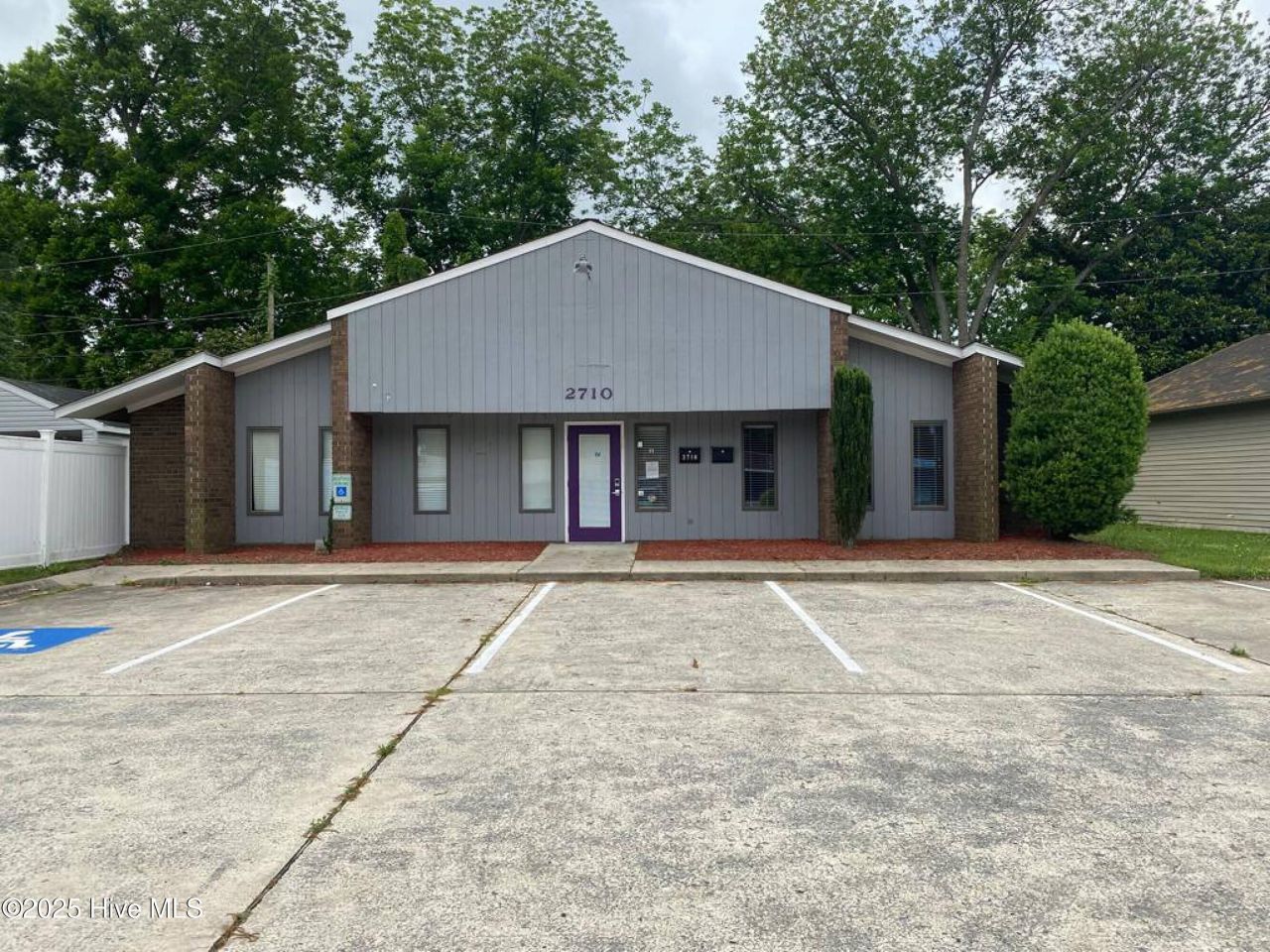 2710 E 10th Street, Greenville, NC 27858 Main Photo