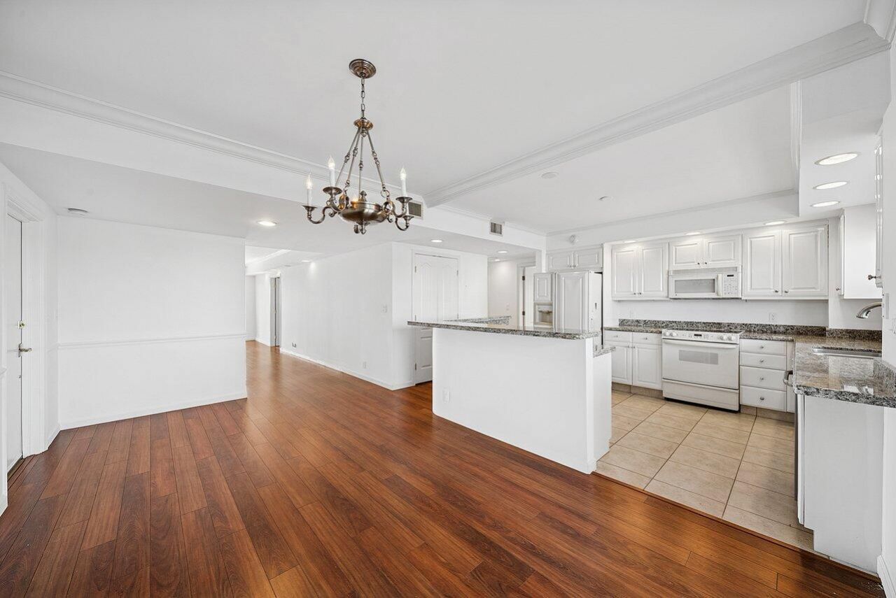 400 Seasage Drive, Unit 904, Delray Beach, FL 33483 Photo