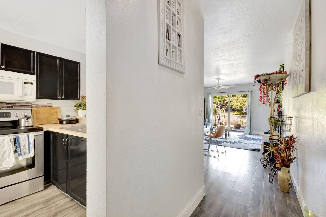 87 Pheasant Run Boulevard, West Palm Beach, FL 33415 Photo