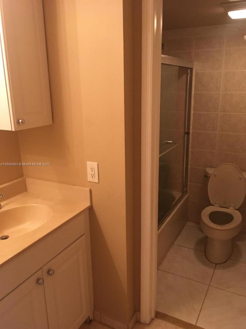 3301 Spanish Moss Ter, Unit 906, Lauderhill, FL 33319 Photo