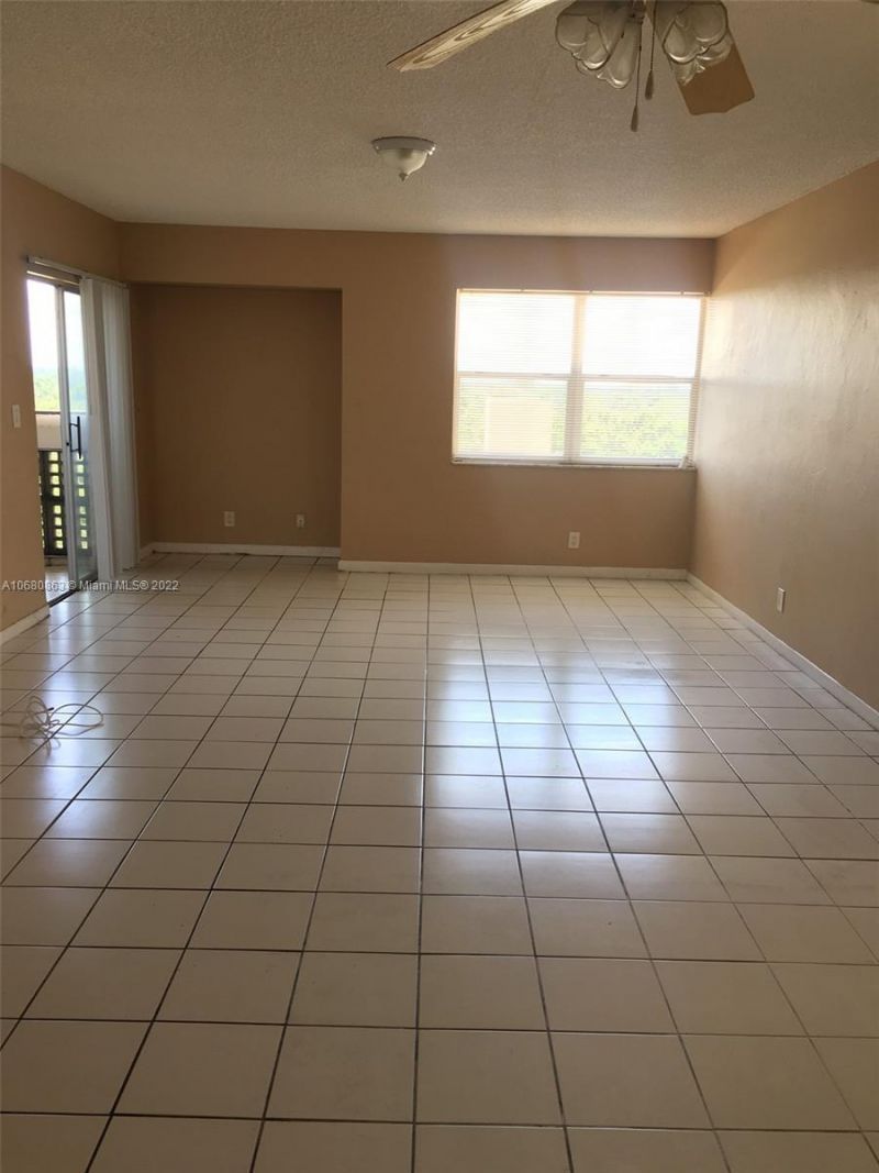 3301 Spanish Moss Ter, Unit 906, Lauderhill, FL 33319 Photo