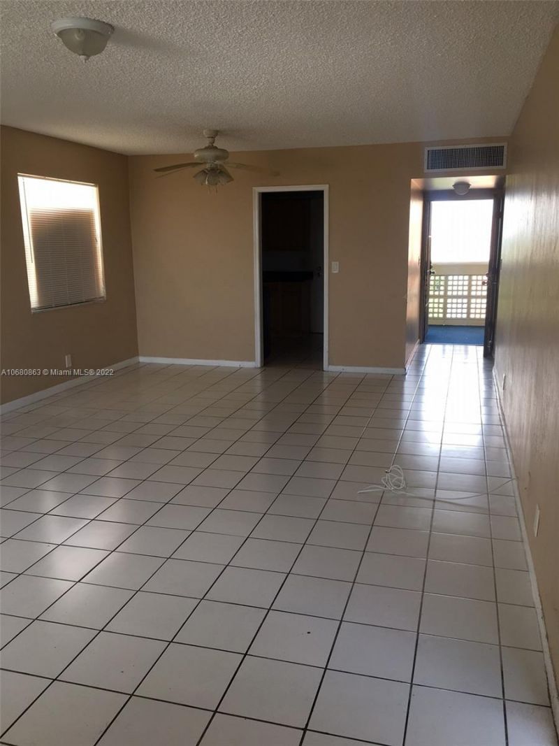 3301 Spanish Moss Ter, Unit 906, Lauderhill, FL 33319 Photo