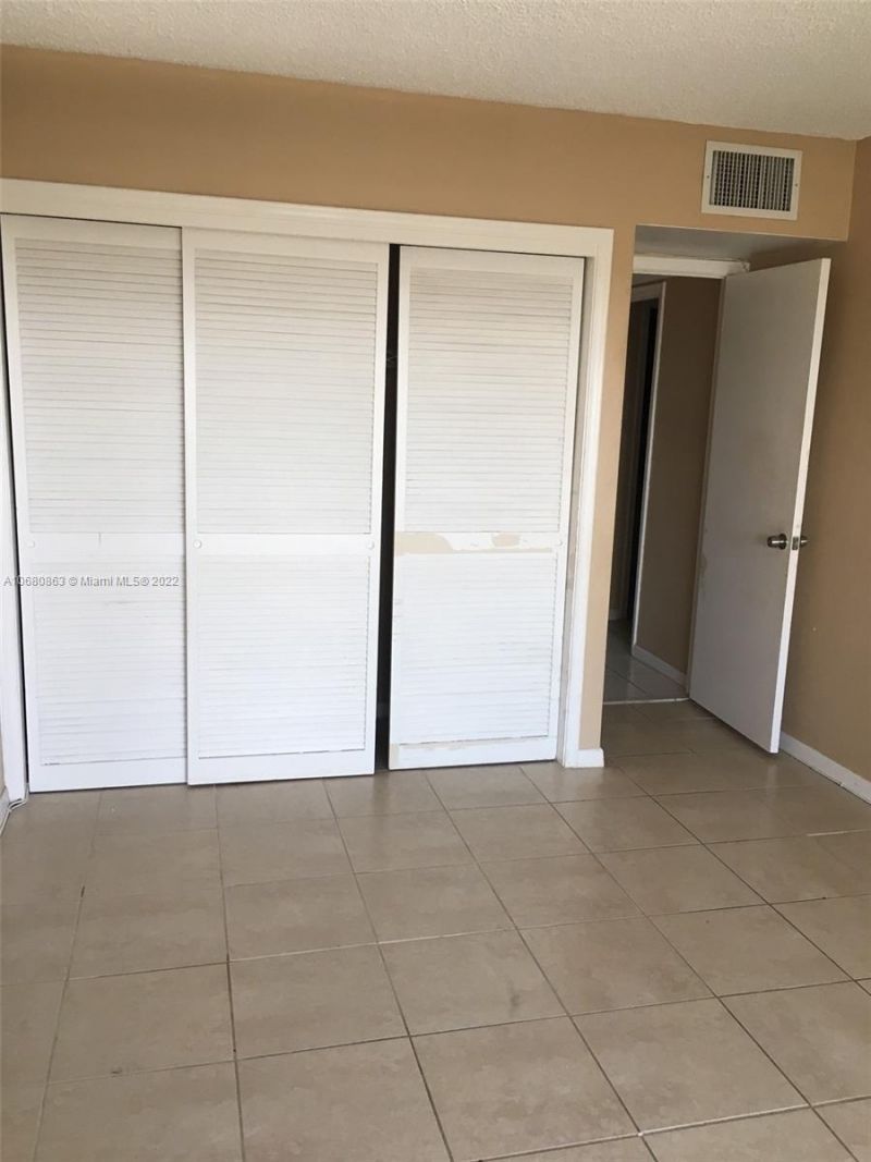 3301 Spanish Moss Ter, Unit 906, Lauderhill, FL 33319 Photo
