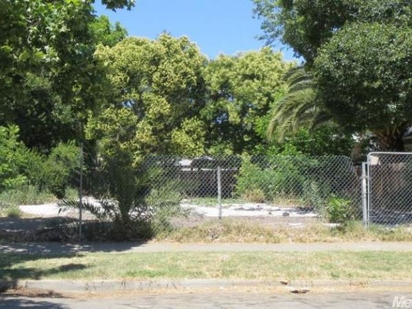 3255 W St, Sacramento, CA 95817