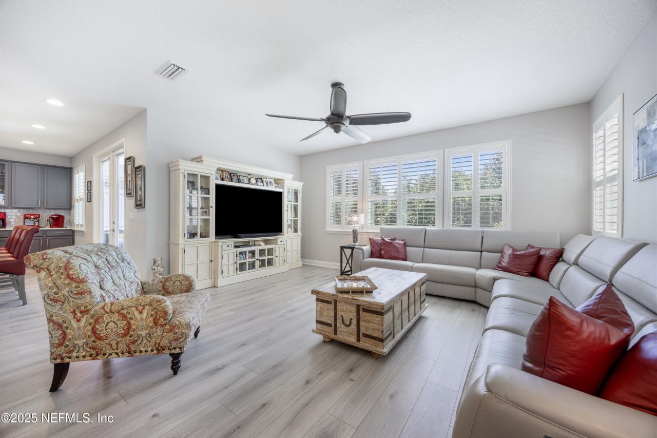 4037 Seaside Drive E, Jacksonville Beach, FL 32250 Photo