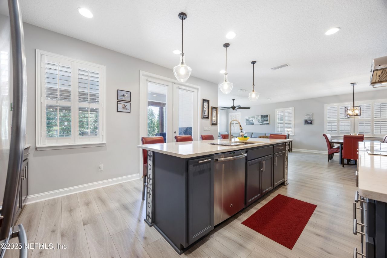 4037 Seaside Drive E, Jacksonville Beach, FL 32250 Photo