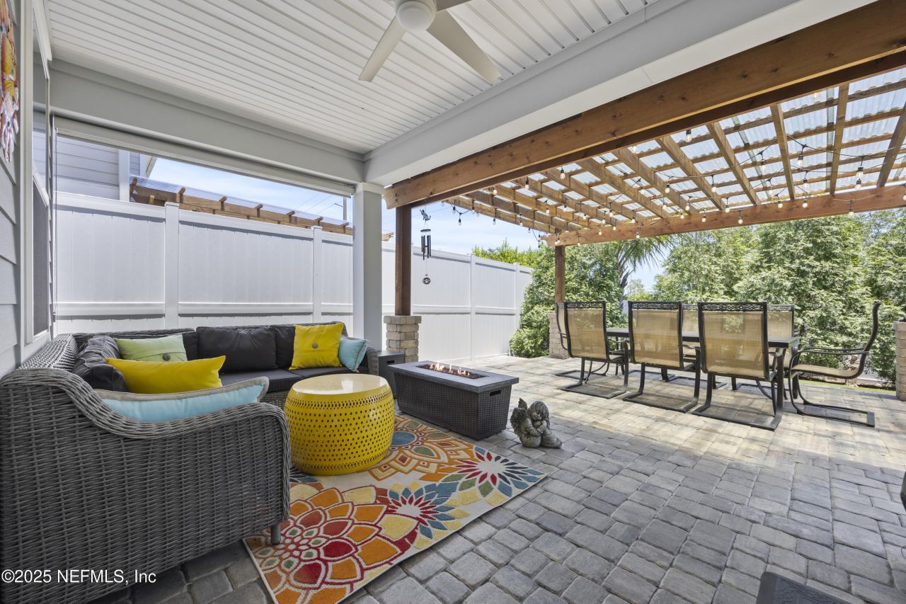 4037 Seaside Drive E, Jacksonville Beach, FL 32250 Photo