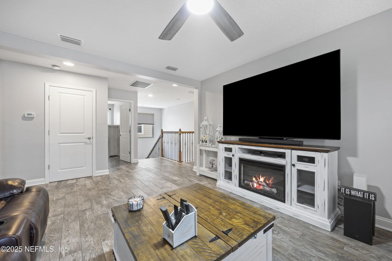 4037 Seaside Drive E, Jacksonville Beach, FL 32250 Photo