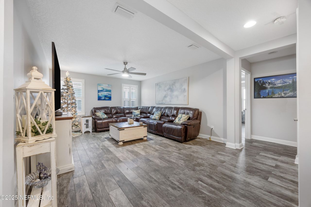 4037 Seaside Drive E, Jacksonville Beach, FL 32250 Photo