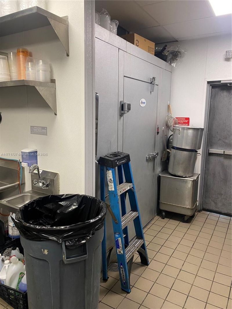 12661 S Dixie Hwy, Miami, FL 33156 Photo