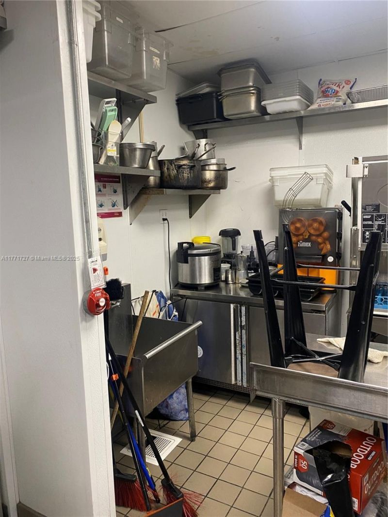 12661 S Dixie Hwy, Miami, FL 33156 Photo