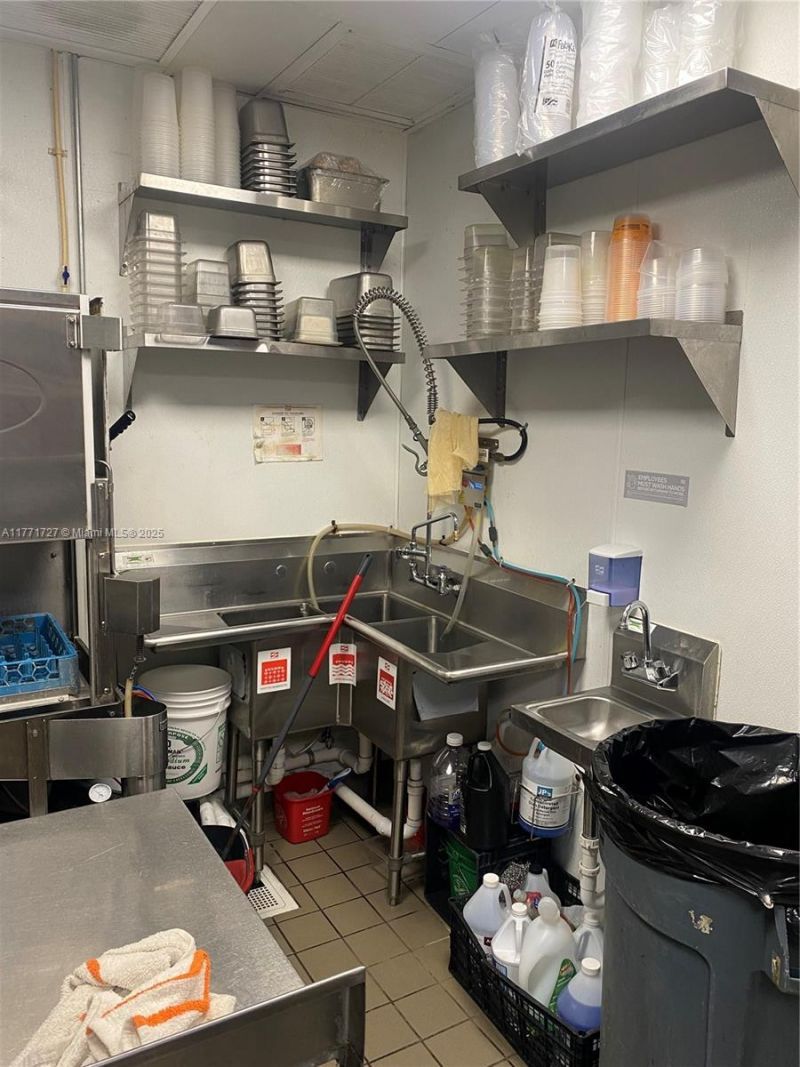 12661 S Dixie Hwy, Miami, FL 33156 Photo