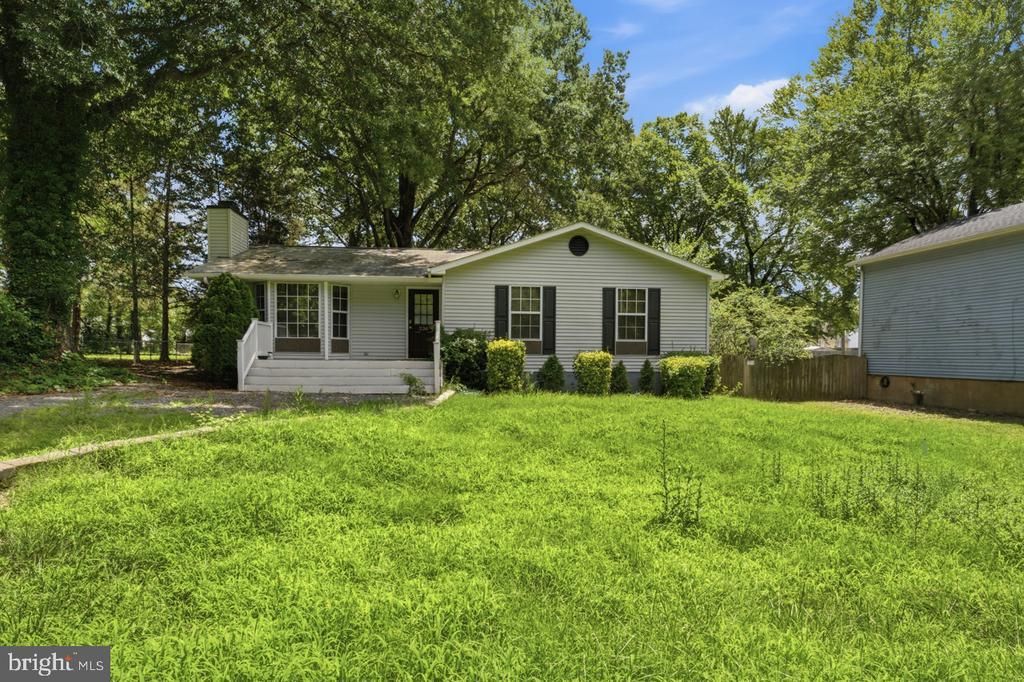 236 Cedar Avenue, Colonial Beach, VA 22443 Main Photo