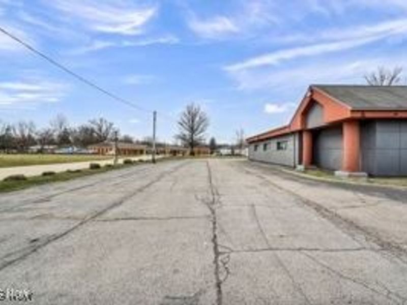 5348 E Lake Road, Sheffield Lake, OH 44054 Photo 3