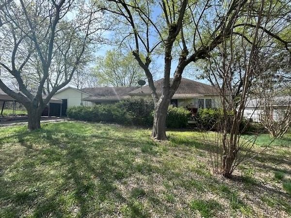 507 W Locust Street, Whitewright, TX 75491