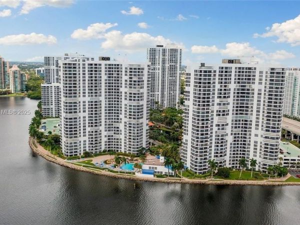 3600 Mystic Pointe Dr, Unit 1210, Aventura, FL 33180