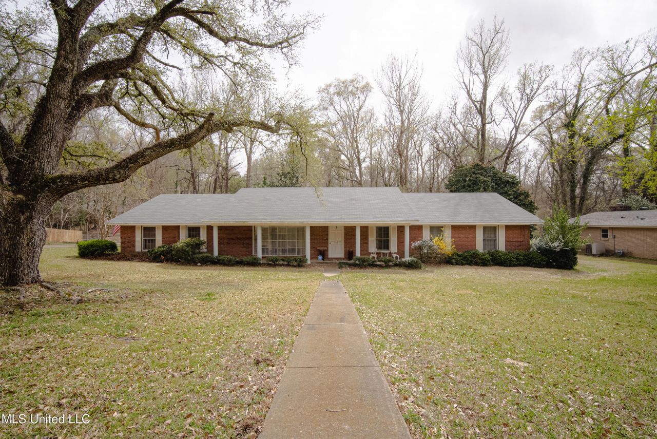 814 N Sunset Drive, Yazoo City, MS 39194 Main Photo