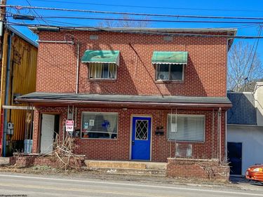 7 S Lewis Street, Glenville, WV 26351