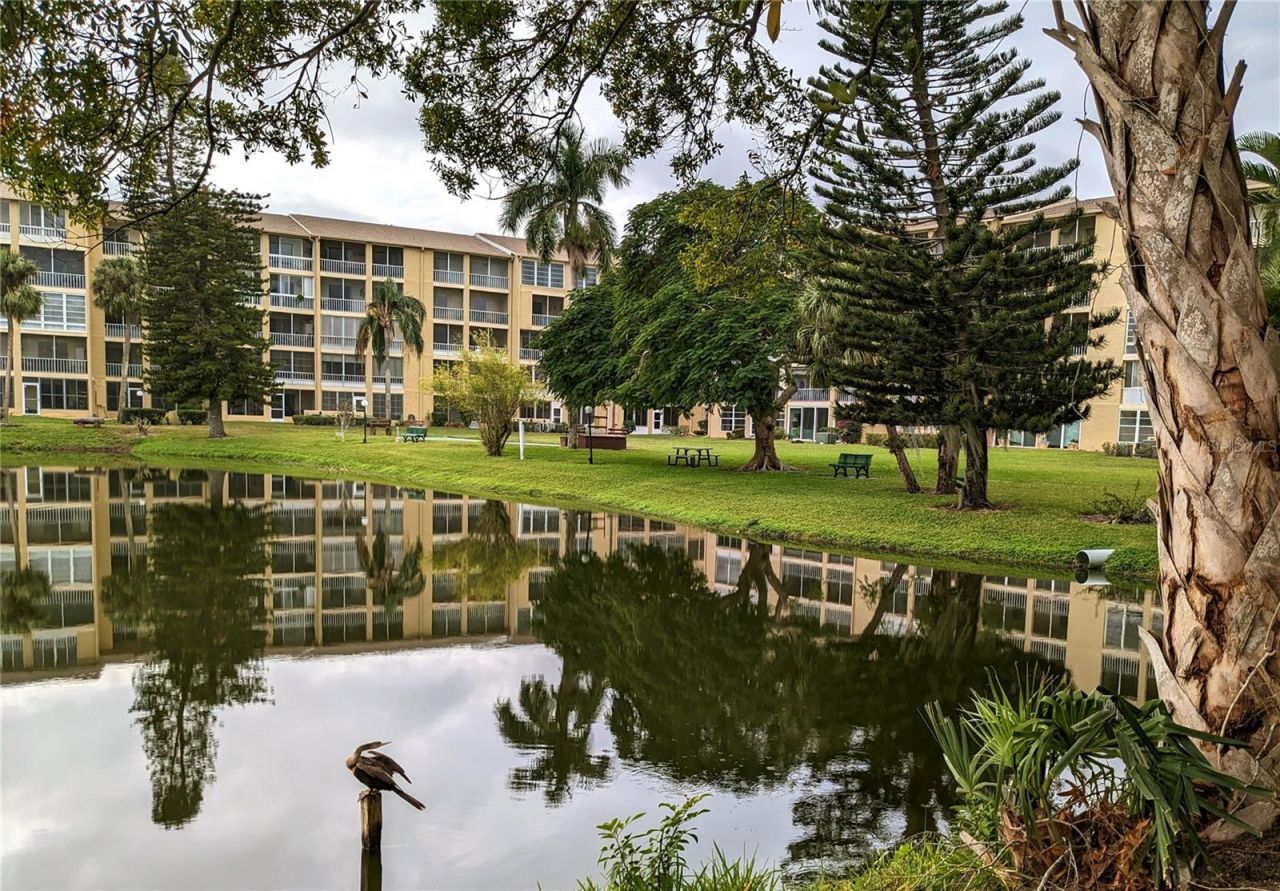 3660 Lake Bayshore Drive, Unit #K-321, Bradenton, FL 34205 Photo