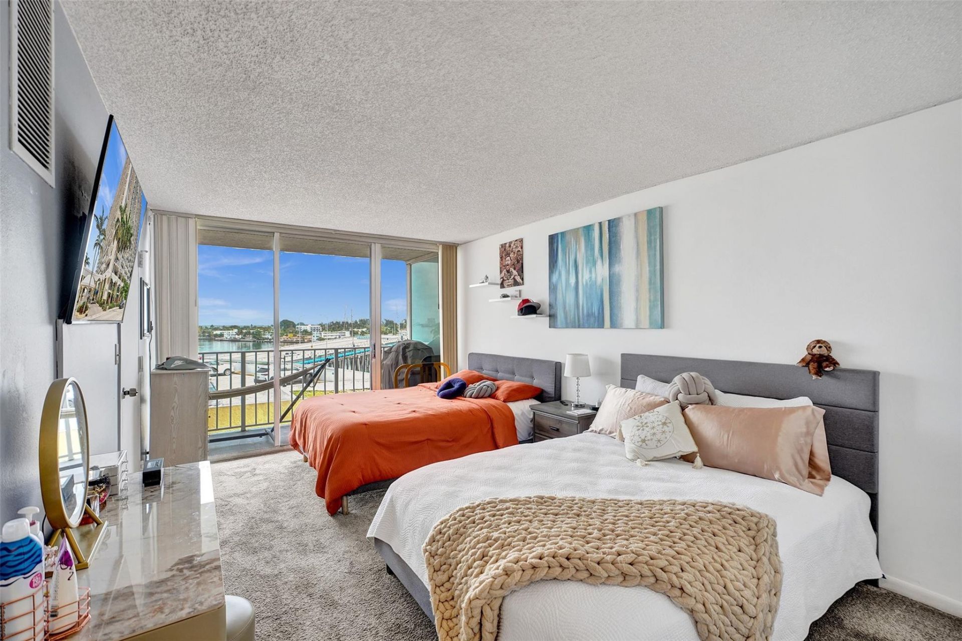 7601 E Treasure Drive, Unit 617, North Bay Village, FL 33141 Photo