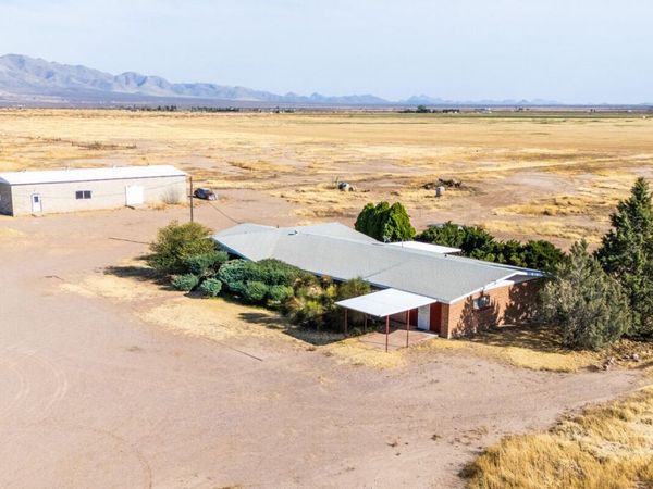 3923 W THOMPSON Road, Elfrida, AZ 85610