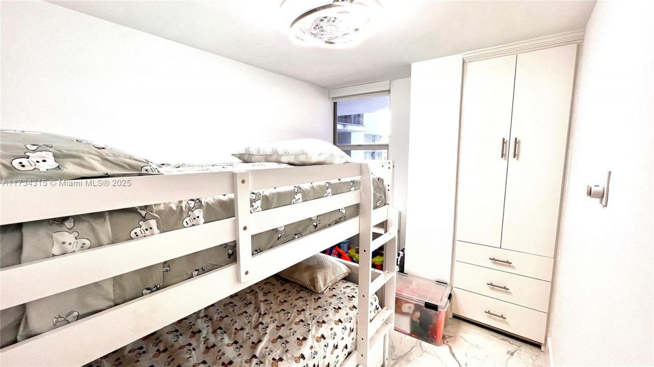 6039 Collins Ave, Unit 1210, Miami Beach, FL 33140 Photo